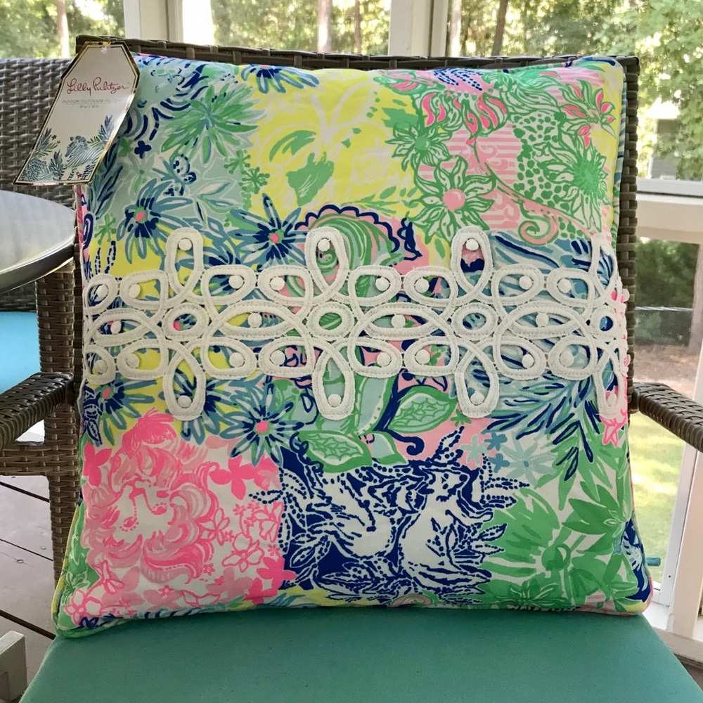 Lilly Pulitzer Large Pillow Cheek to Cheek Print